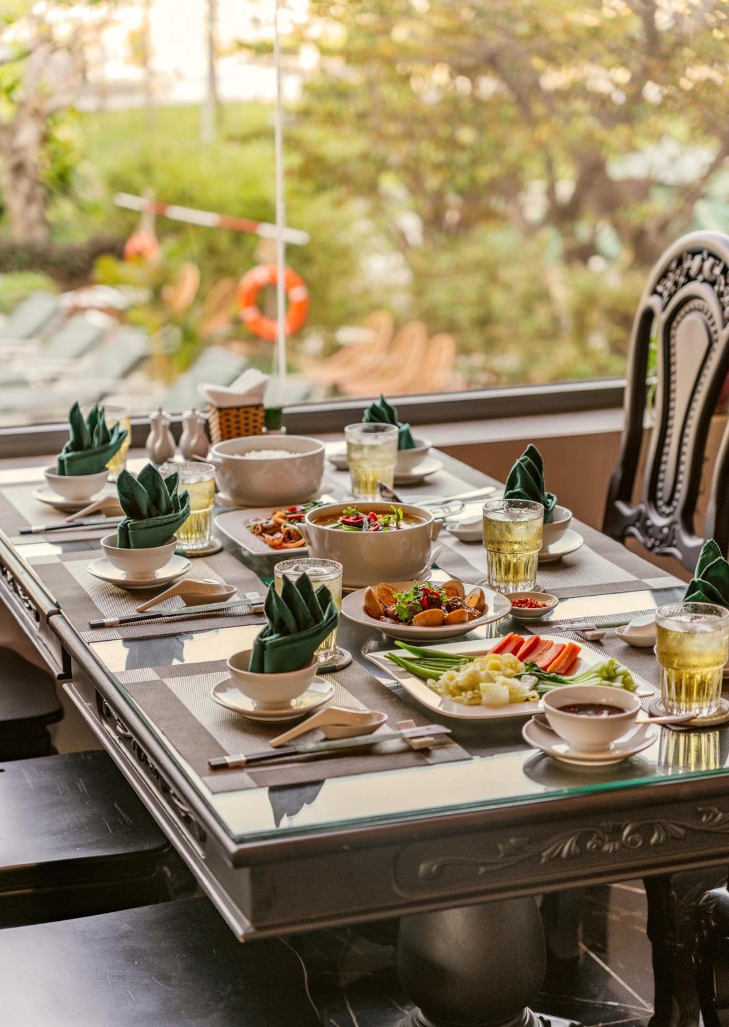 The Palms Hotel By Hmg Phan Thiết Extérieur photo